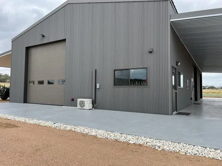 Gable end of a finished steel shop